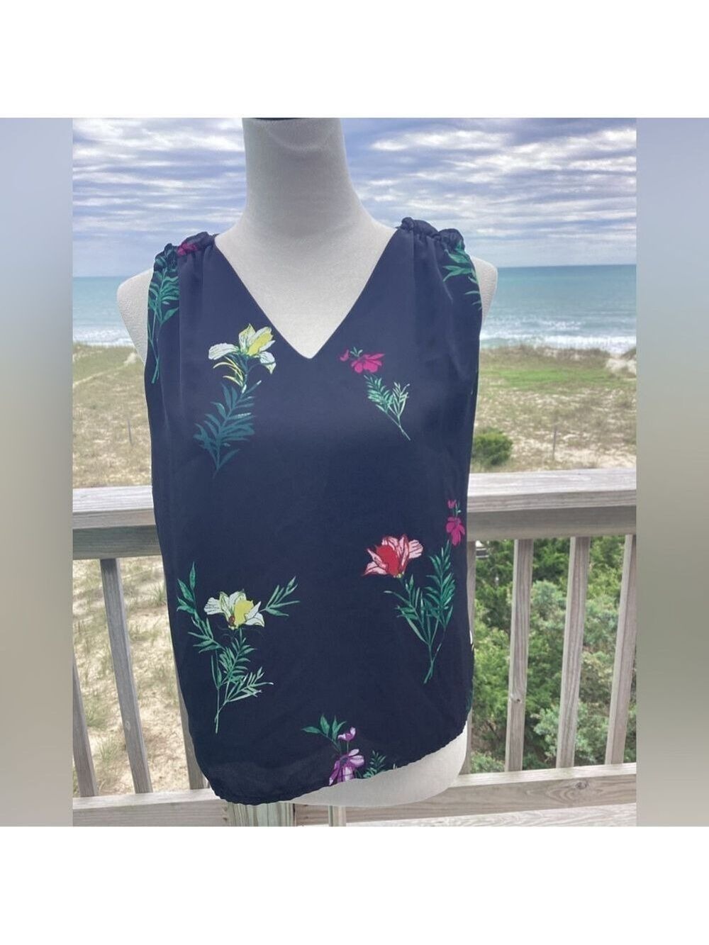 Floral V-Neck Tank by Vince Camuto - Picture 9 of 10